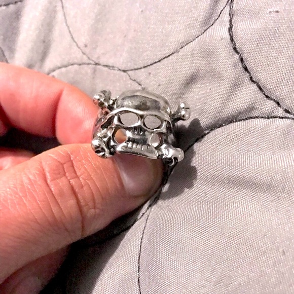 Skull and bones ring - Picture 2 of 7